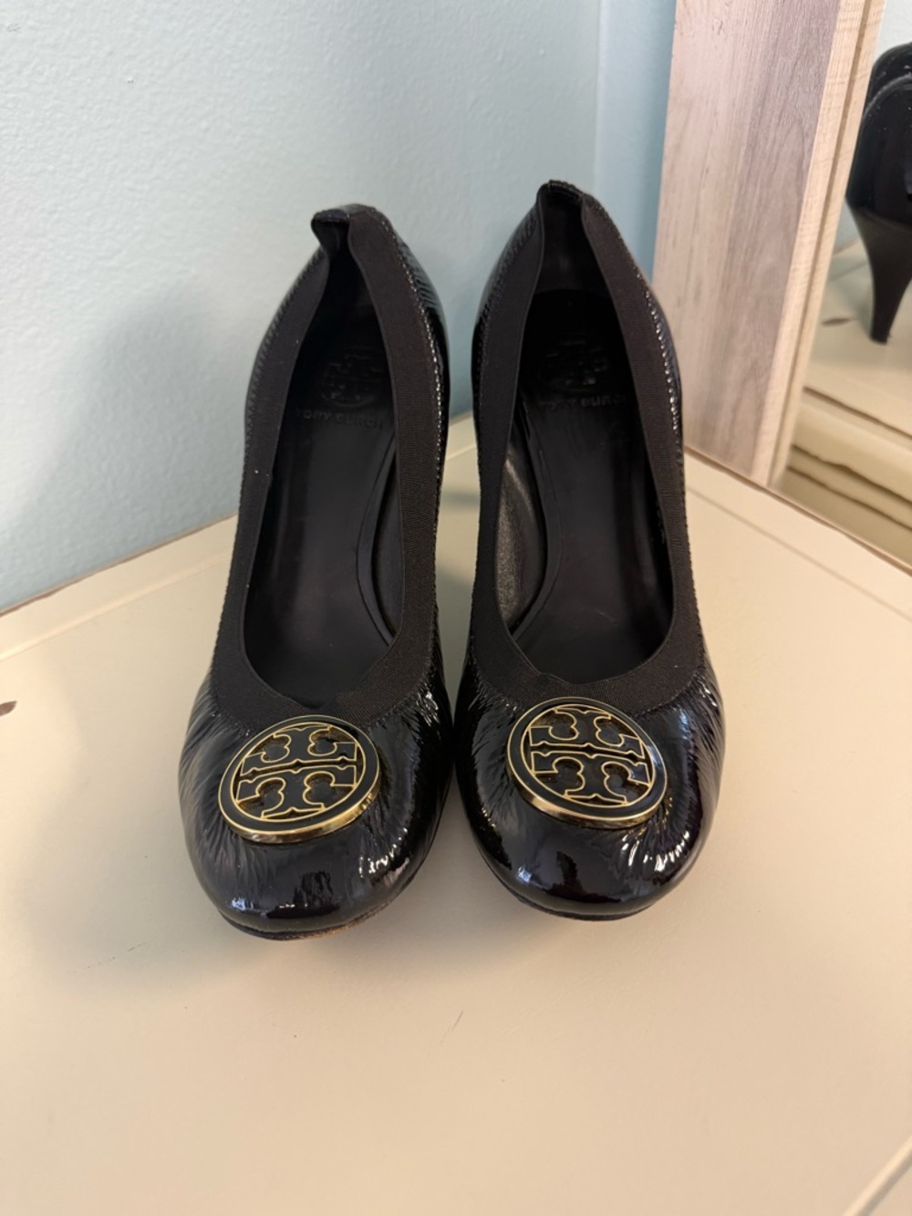 Tory Burch Reva Black Patent Leather Logo Pumps Size 8.5